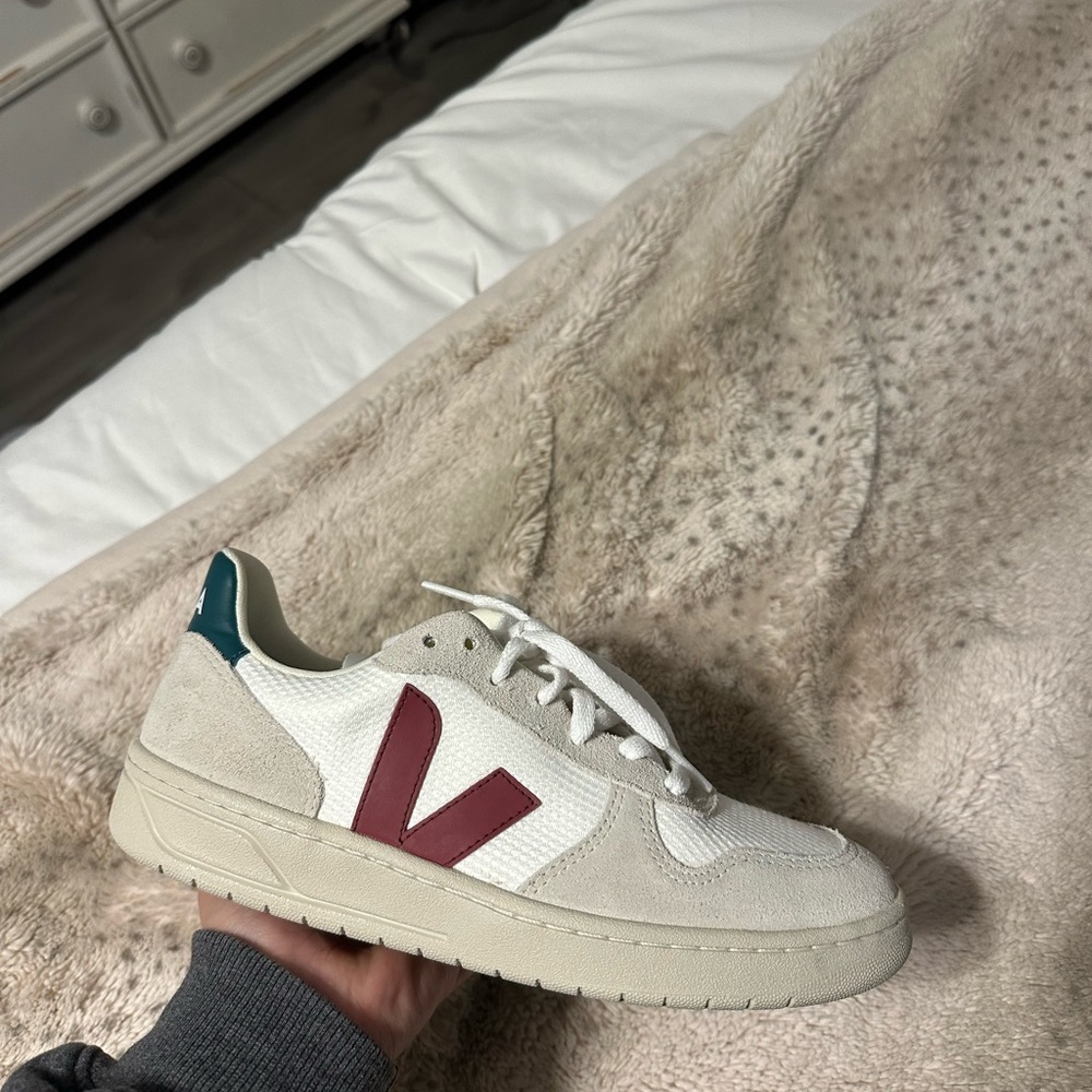 Veja Women's Cream and Burgundy Sneakers
